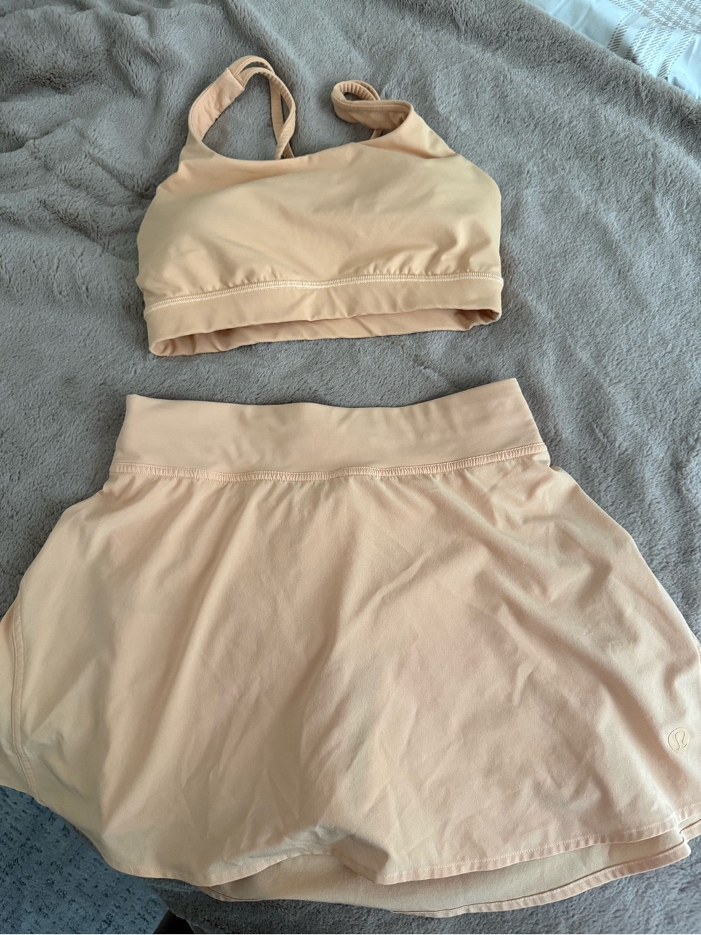 Lululemon Peach Strappy Sports Bra and skort, Size 4